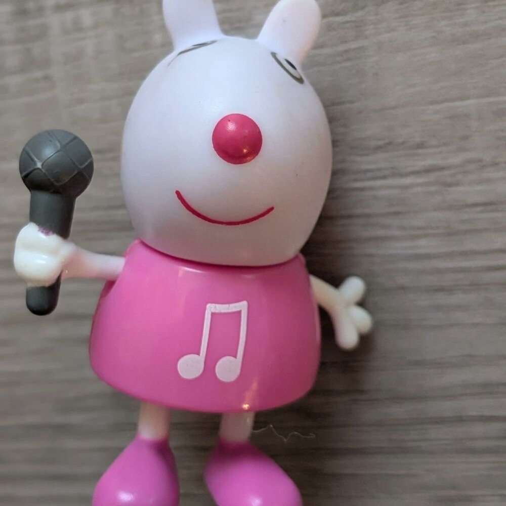Jazwares Suzy Sheep Music Themed Action Figure 2.5" with Microphone